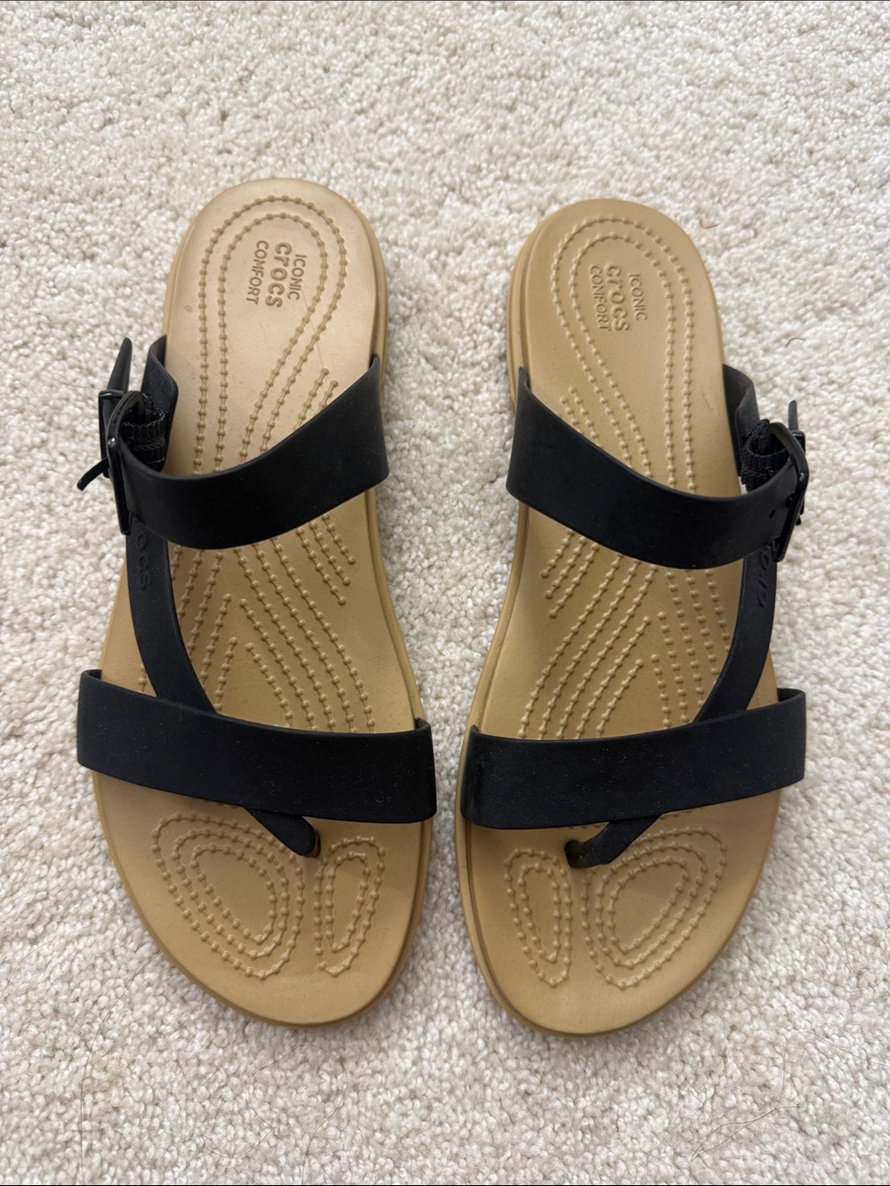 CROCS Black Strappy Toe-Loop Sandal with Tan Footbed- brand new size 9